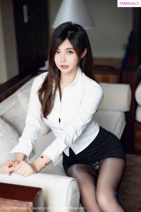 綺裡嘉 绮里嘉 [XiuRen]高清写真图 2024.02.02 No.8053 绮里嘉ula 黑丝美腿第6张图片